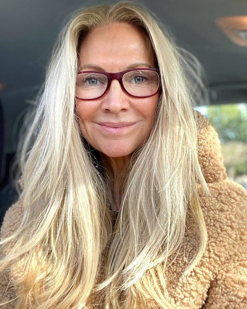 25P Amazing Milf 11