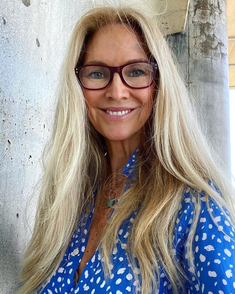 25P Amazing Milf 11