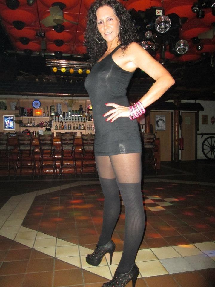 25P Hot amateur bar lady Petra so horny