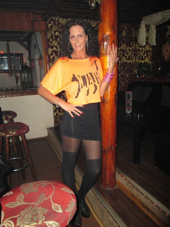 25P Hot amateur bar lady Petra so horny