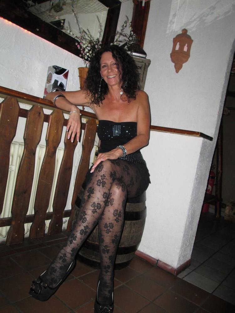 25P Hot amateur bar lady Petra so horny