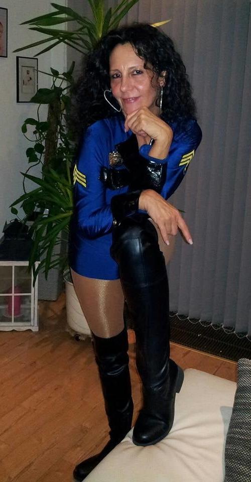 25P Hot amateur bar lady Petra so horny
