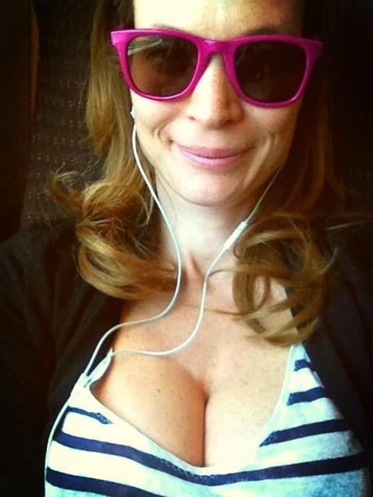 25P Amazing Milf 7