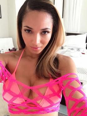 25P Relana Showing Her Pussy Like a Good Slut