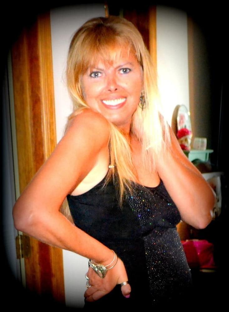 25P Hot USA MILF Blond Mary - Spread, share and expose my picss