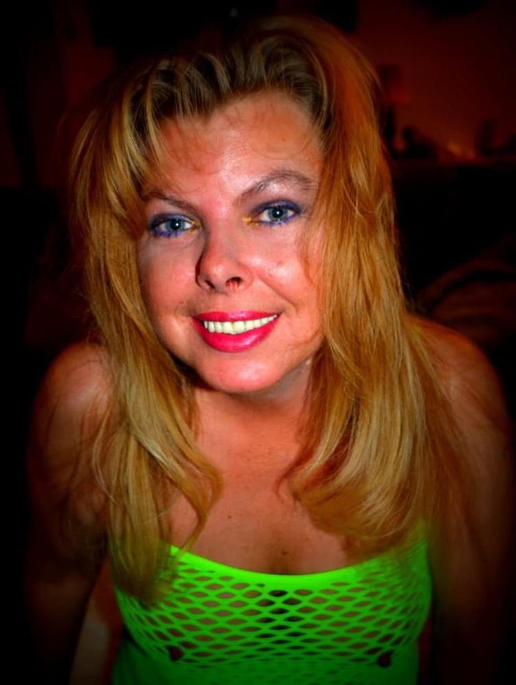 25P Hot USA MILF Blond Mary - Spread, share and expose my picss