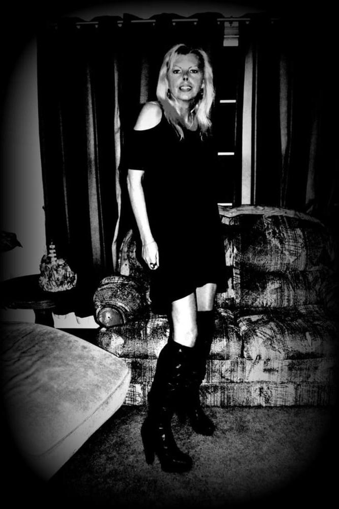 25P Hot USA MILF Blond Mary - Spread, share and expose my picss