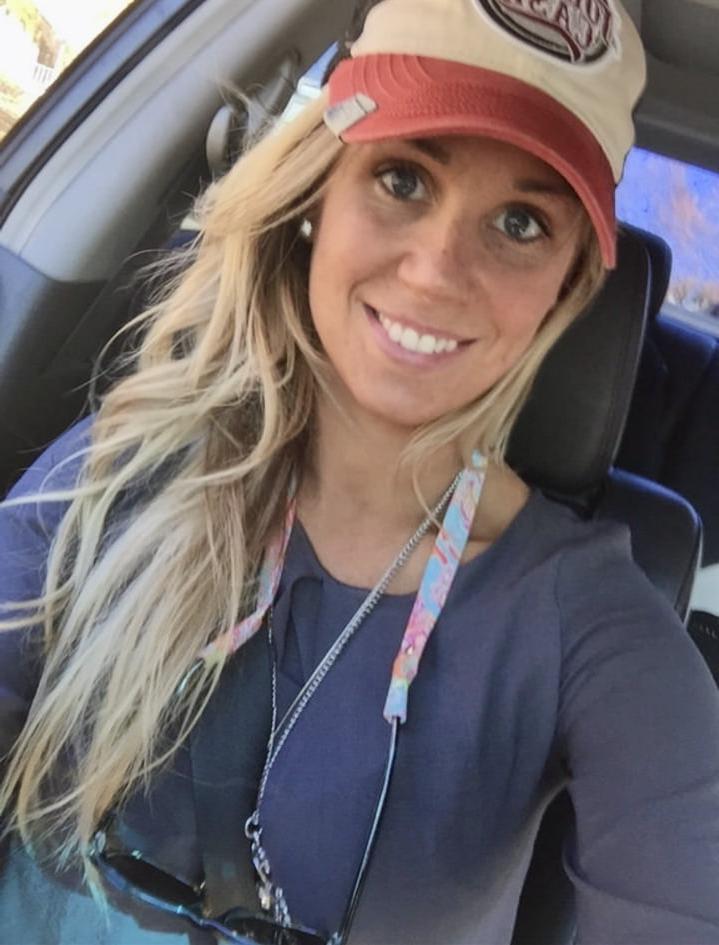 17P Blonde MILF with huge tits taking selfies