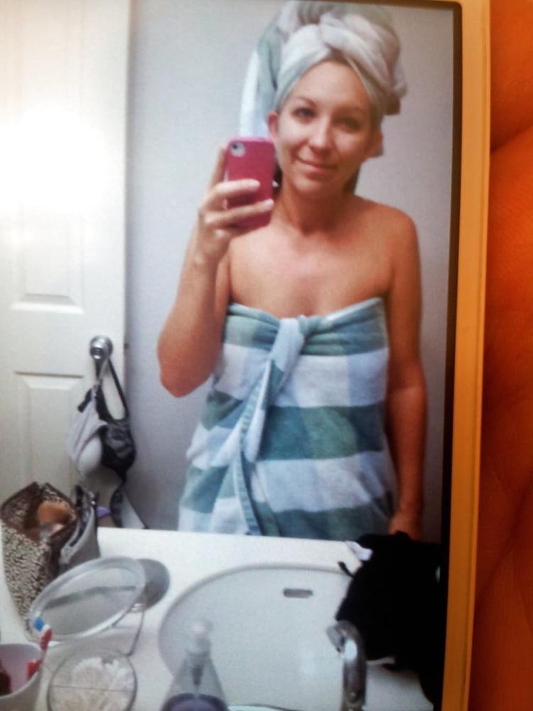 25P Sexy Big Tit Curvy MILF From Hawaii Shows Meaty Cunt