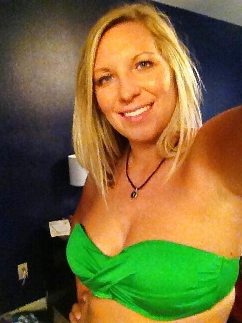 25P Sexy Big Tit Curvy MILF From Hawaii Shows Meaty Cunt