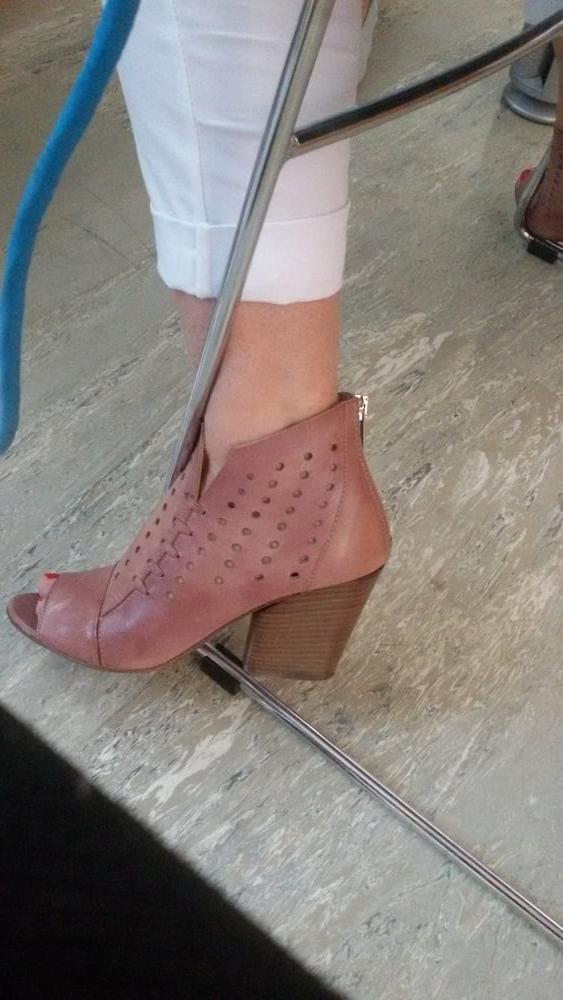 9P Legs and feet milf