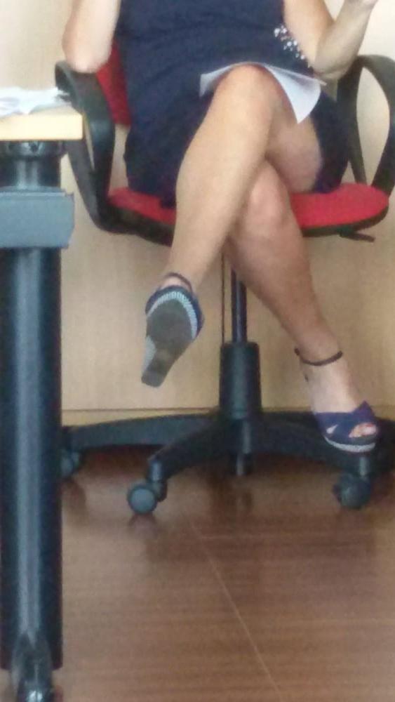9P Legs and feet milf
