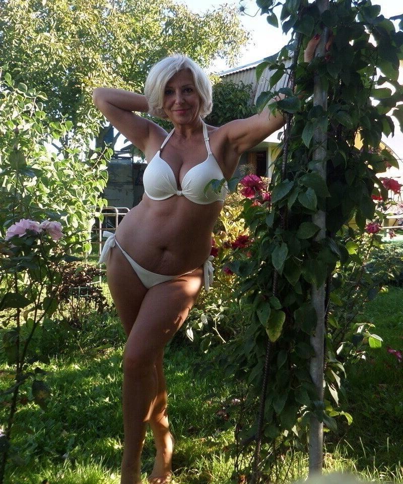 25P Beautiful and Busty MILFs 22