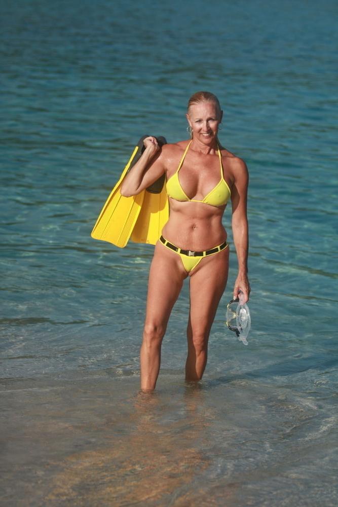 25P Blonde MILF