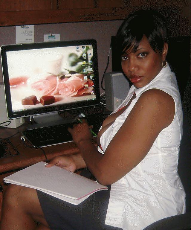 10P Fine ebony neighbor who fucks me silly