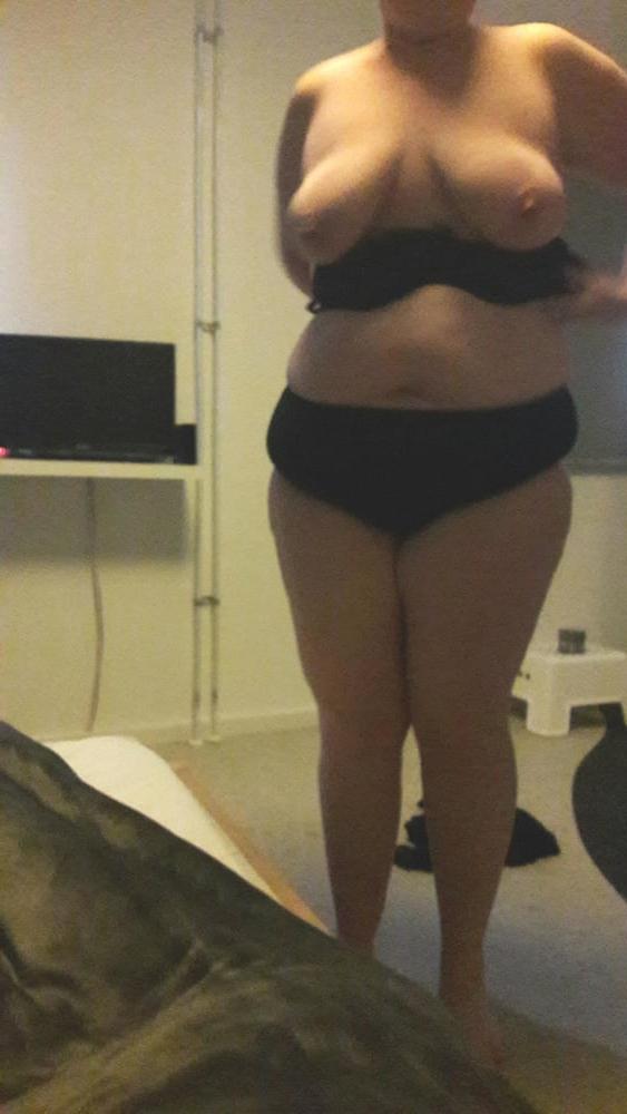 25P Neighborhood MILFs - 1