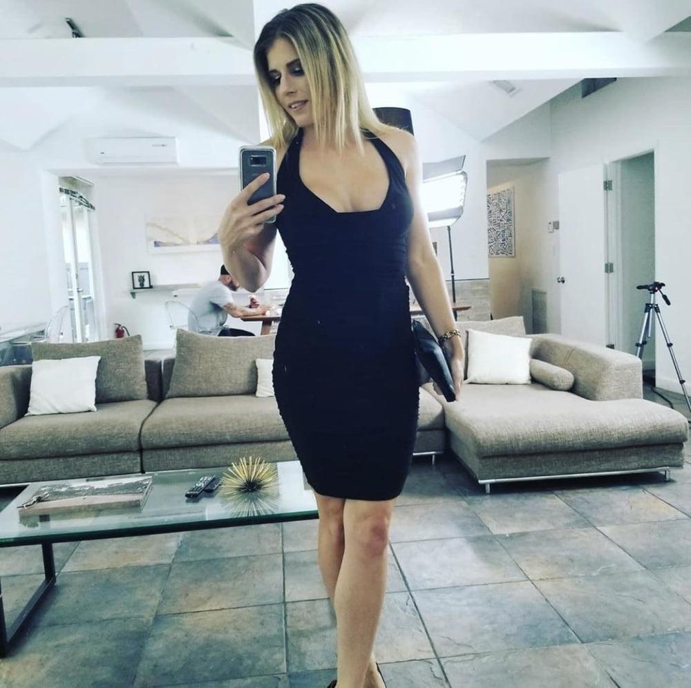25P Neighborhood MILFs - 1