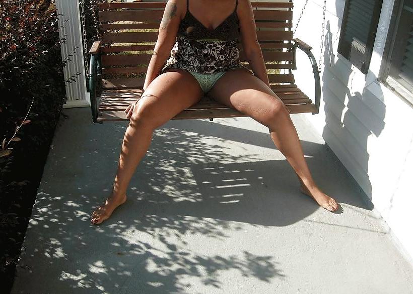 4P Sexy Ebony milf spreading it