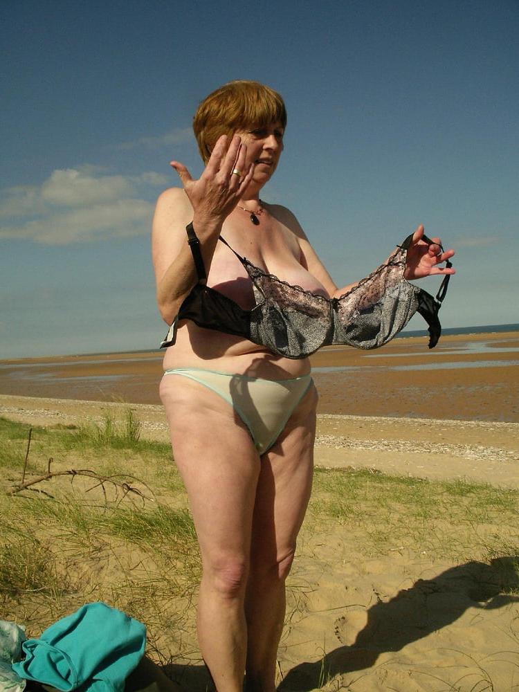 16P 749 - old granny mature amateur sexy panties hairy wives