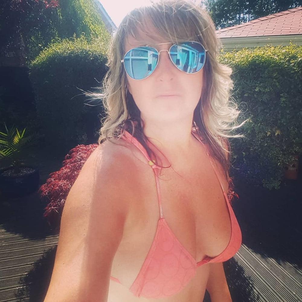 18P CLASSY MILF 2