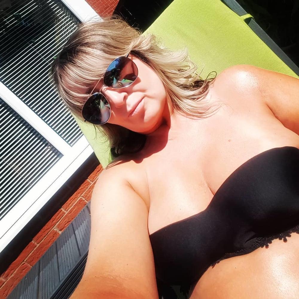 18P CLASSY MILF 2