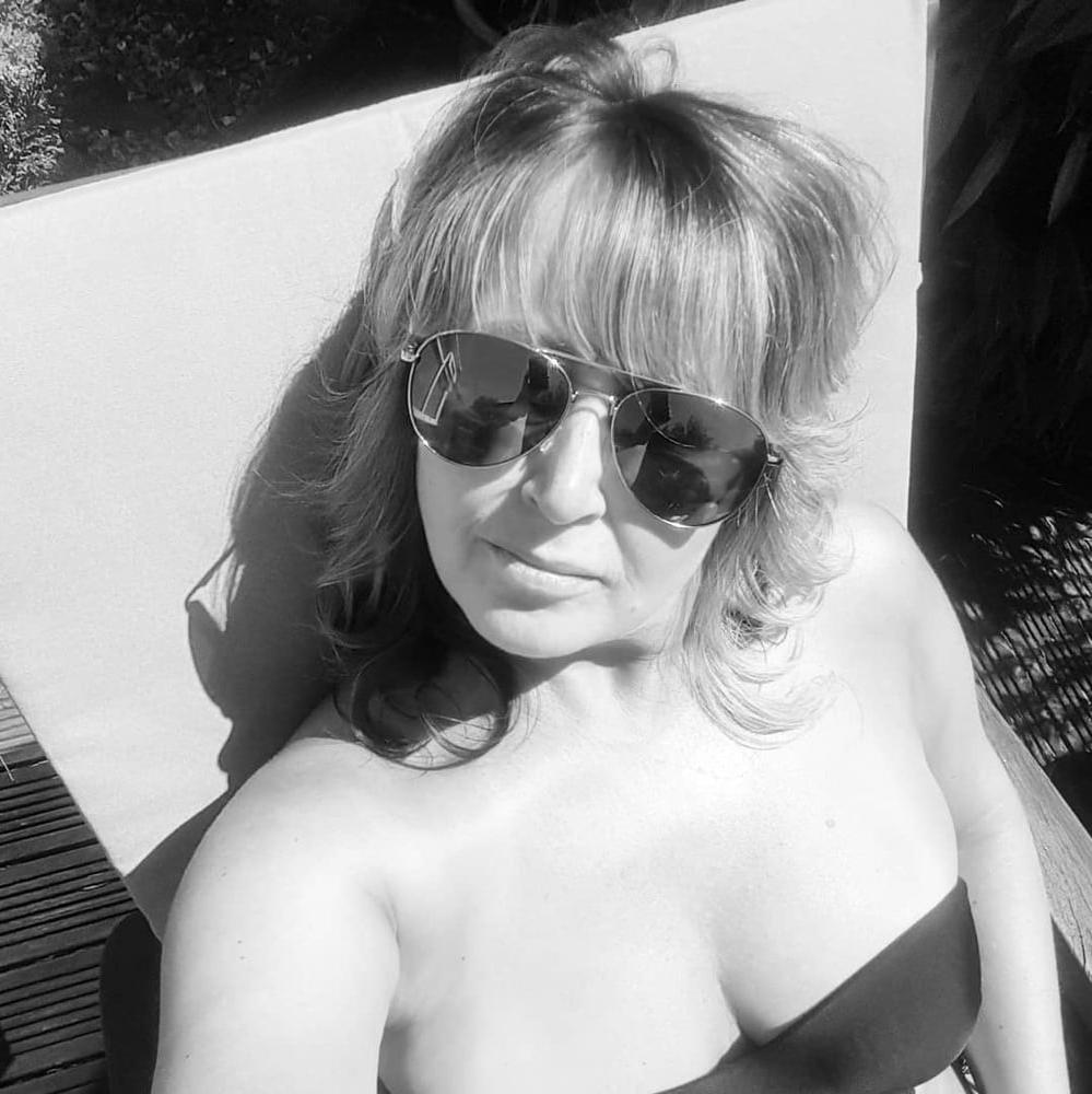 18P CLASSY MILF 2