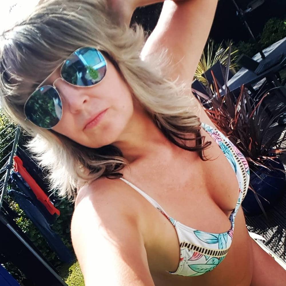 18P CLASSY MILF 2