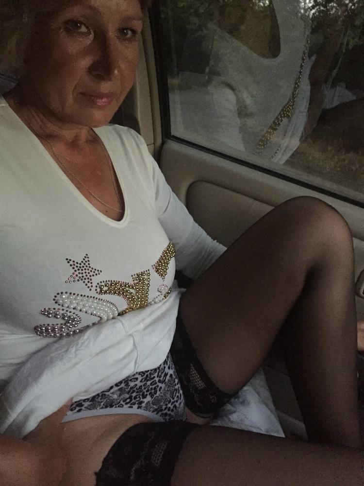 20P Sexy milf