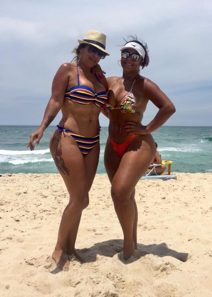 25P Neighborhood MILFs - 2