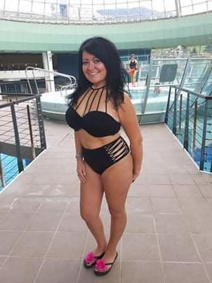 8P Sexy milf slut