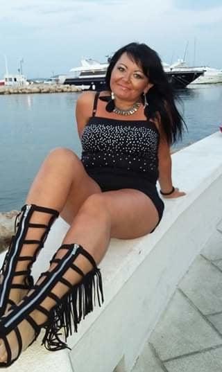 8P Sexy milf slut