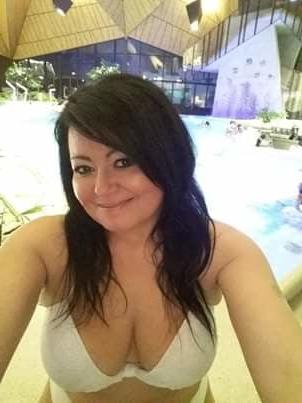 8P Sexy milf slut