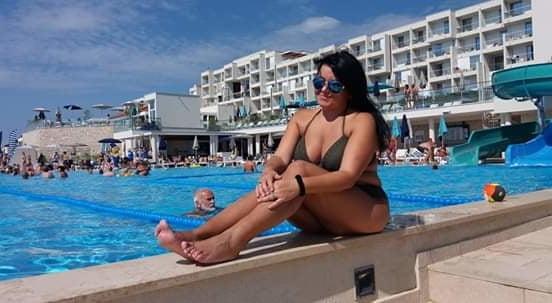 8P Sexy milf slut