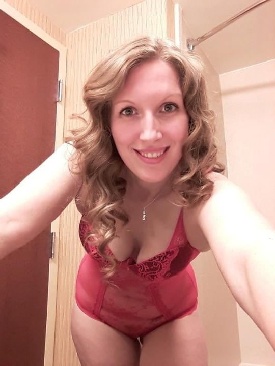 25P Beautiful and Busty MILFs 17