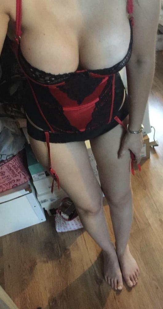 25P Sexy MILF with Big tits