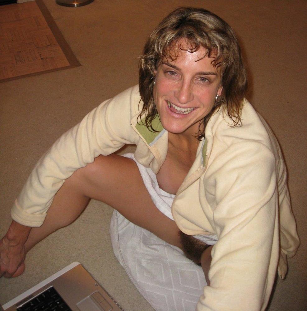 25P Amateur MILFs Flash Me 2