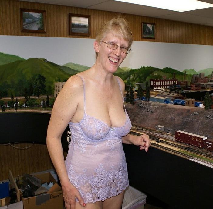 25P The Milf Mature and Gilfs Collection 209