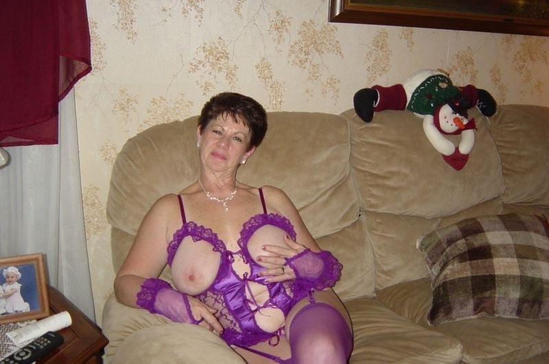 25P Sexy milf