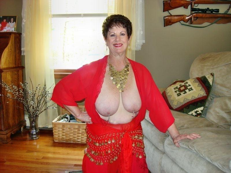 25P Sexy milf
