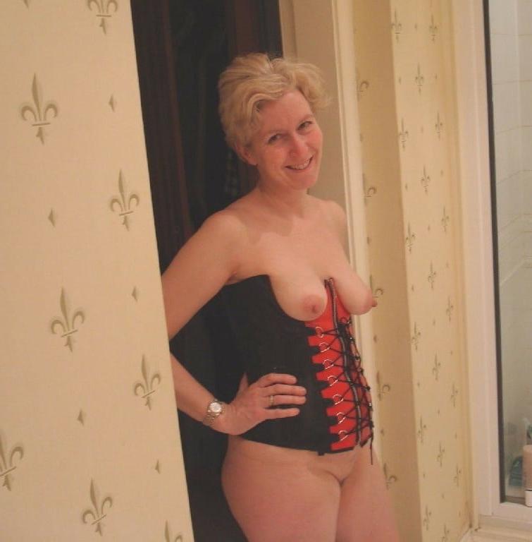 25P Die MILF Mature and Gilfs Collection 214