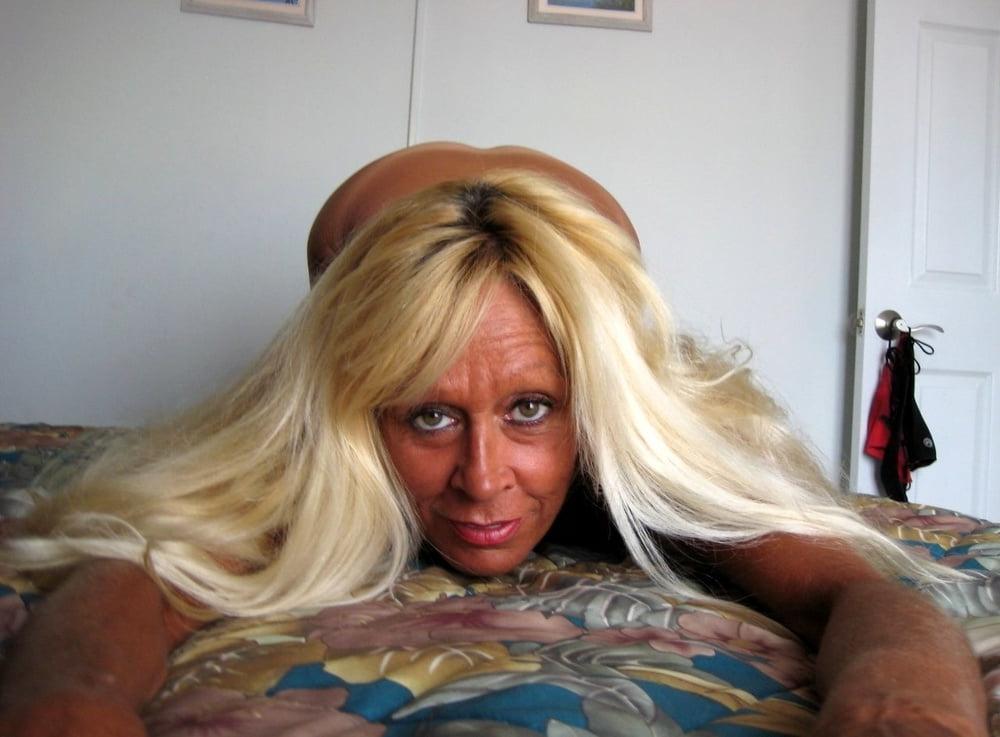 25P sexy skinny milf 7