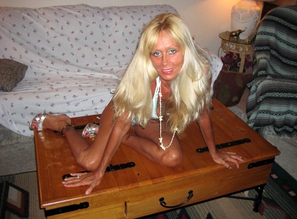 25P sexy skinny milf 3
