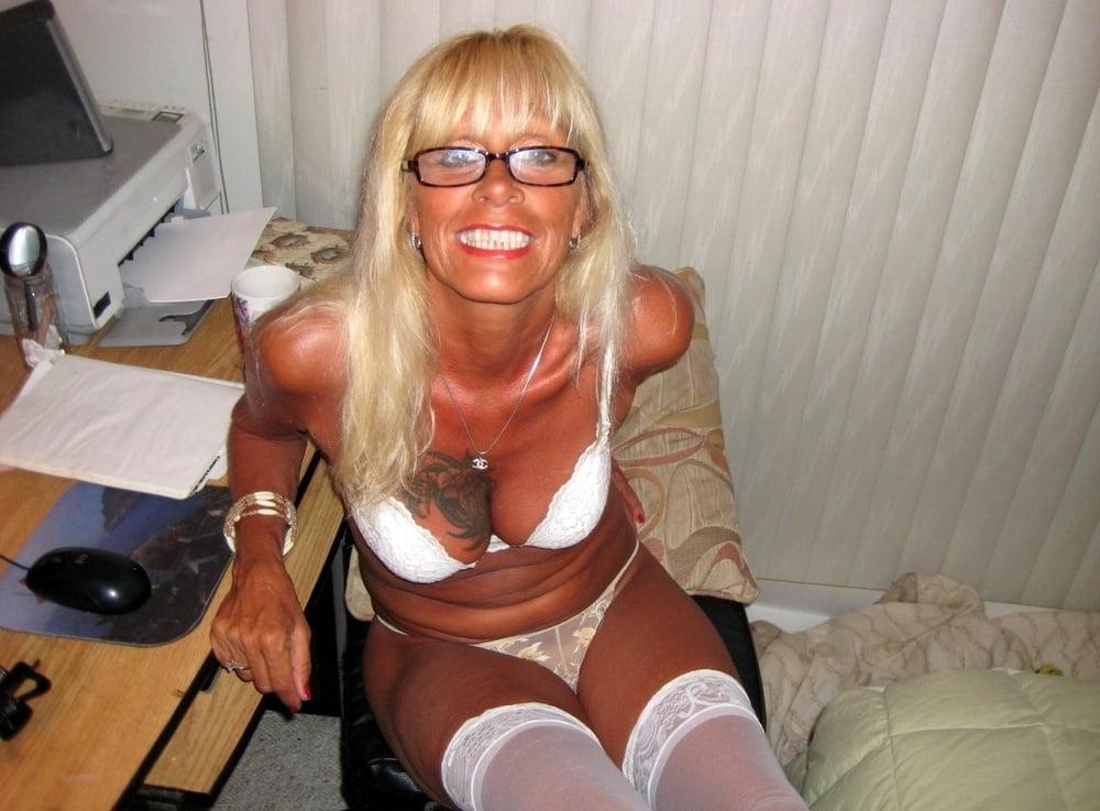 25P sexy skinny milf 4