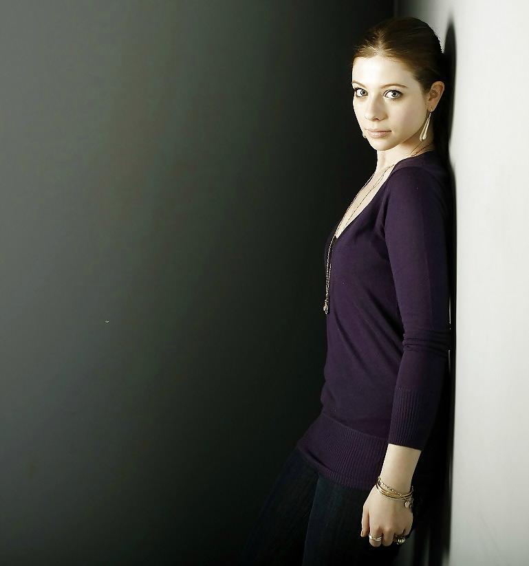 5P Michelle Trachtenberg - Glory Hole
