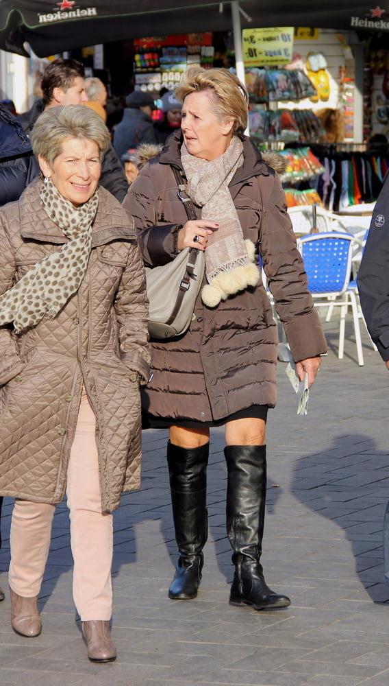 25P Milfs &amp; Gilfs wearing boots no.80