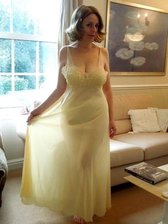 25P Beautiful and Busty MILFs 12