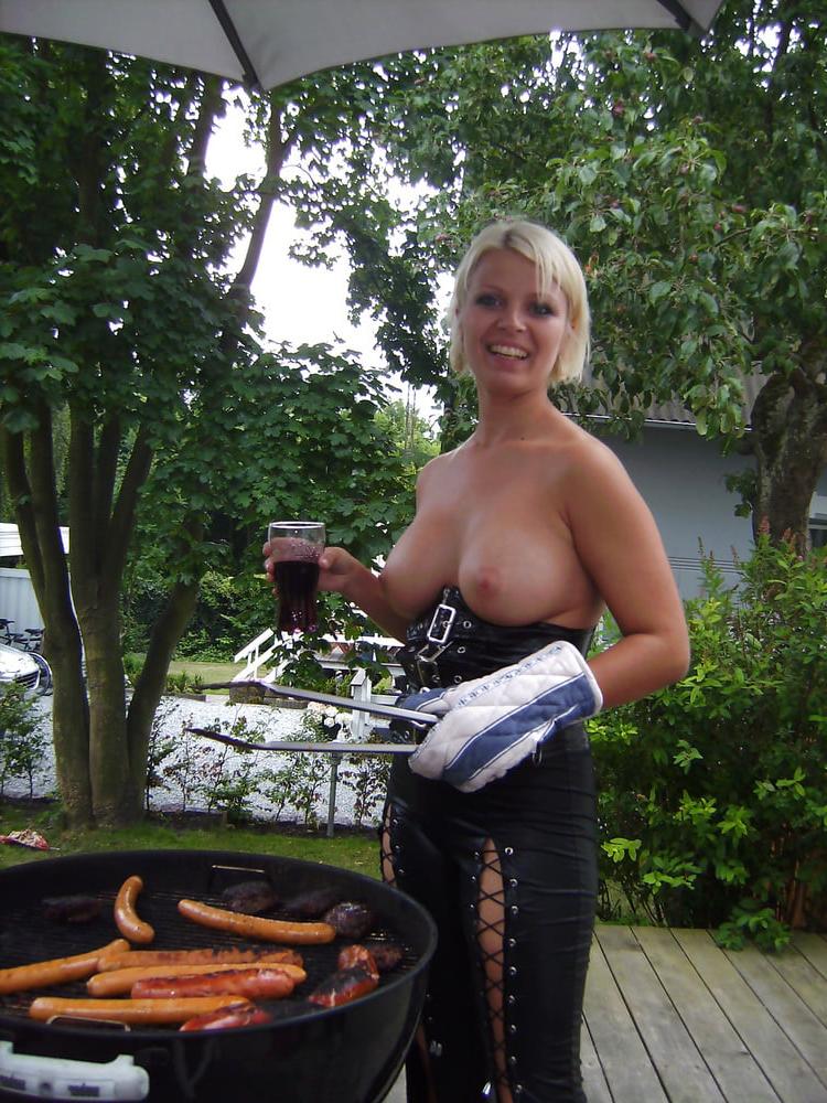 25P MILF's working the grill
