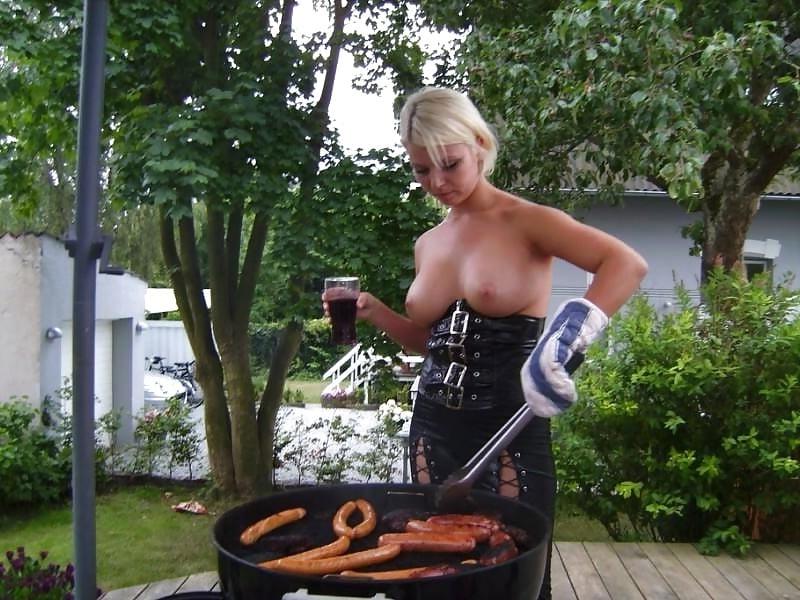 25P MILF's working the grill