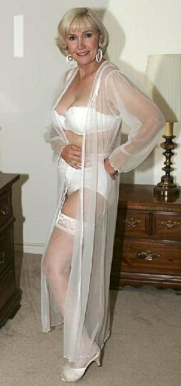25P The Milf Mature and Gilfs Collection 140