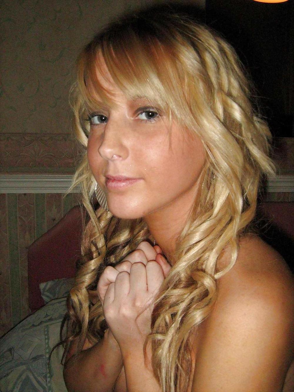 25P HOT AMATEUR TEEN 38